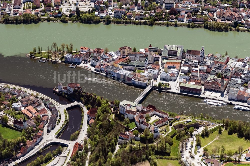 Passau aus der Vogelperspektive: Flußbrücke Marienbrücke in Passau im Bundesland Bayern, Deutschland