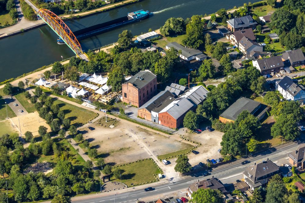 Wanne-Eickel von oben - Flussbrücke Papageienbrücke - Unser Fritz über den Rhein-Herne-Kanal in Wanne-Eickel im Bundesland Nordrhein-Westfalen, Deutschland