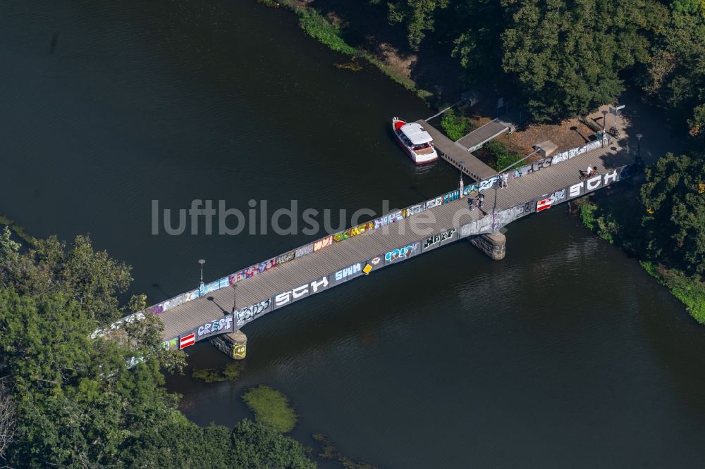 Luftbild Leipzig - Flussbrücke Rennbahnsteg über das Elsterflutbett in Leipzig im Bundesland Sachsen, Deutschland