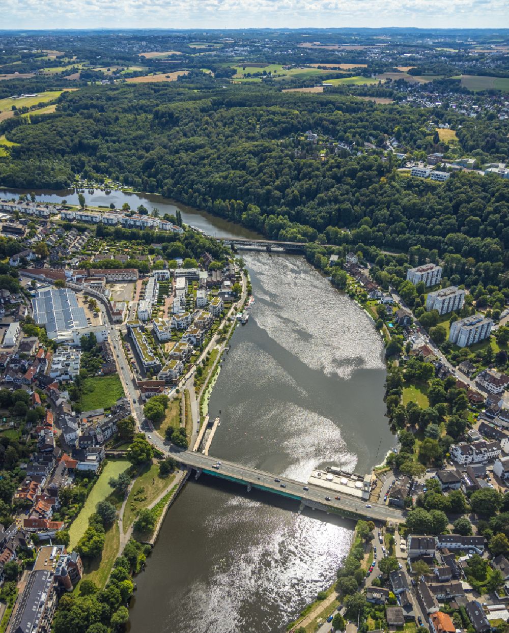 Luftaufnahme Essen - Flußbrücke Ruhrbrücke Kettwig an der Ringstraße im Ortsteil Kettwig in Essen im Bundesland Nordrhein-Westfalen, Deutschland