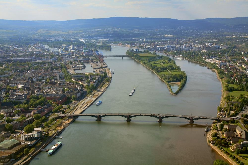 Luftbild Mainz - Flusslauf des Rhein an der Theodor-Heuss-Brücke in Mainz im Bundesland Rheinland-Pfalz