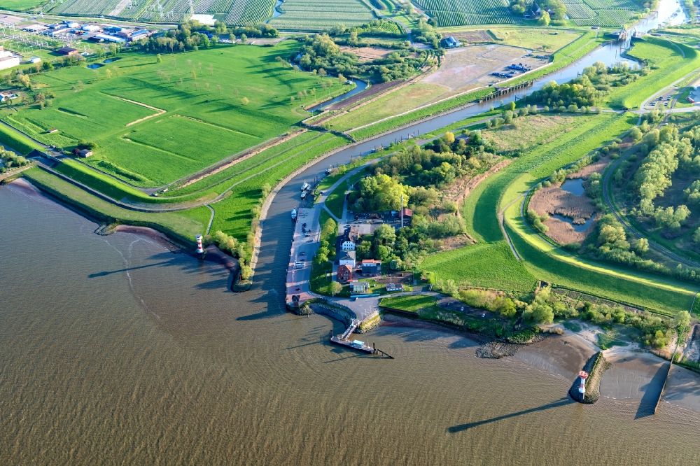 Luftbild Stade - Flußmündung der Scwinge in de Elbe in Stade im Bundesland Niedersachsen, Deutschland