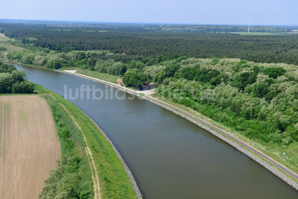 Genthin aus der Vogelperspektive: Flussverlauf Elbe-Havel-Kanal zwischen Genthin und Bergzow im Bundesland Sachsen-Anhalt