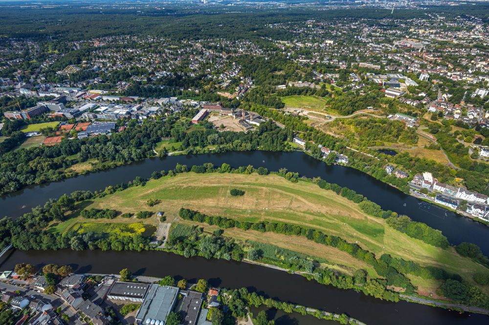 Luftaufnahme Mülheim an der Ruhr - Flußverlauf des Flusses Ruhr und Ansicht der Ruhrinsel in Mülheim an der Ruhr im Bundesland Nordrhein-Westfalen