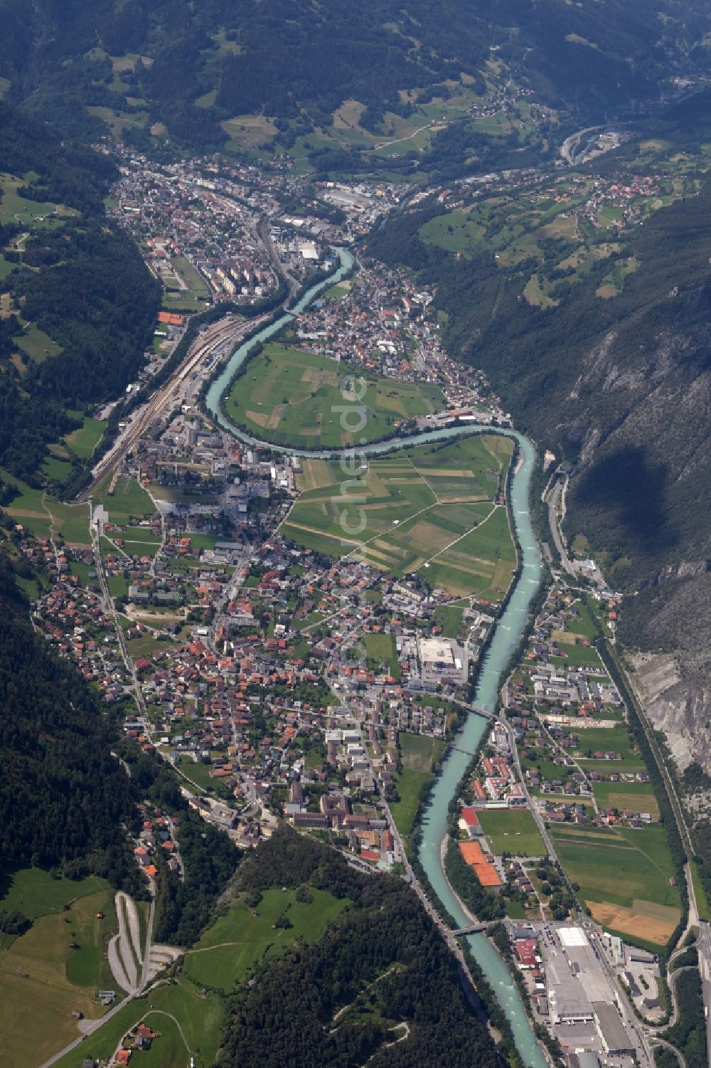 Luftbild Landeck - Flußverlauf des Inn in Landeck in Österreich