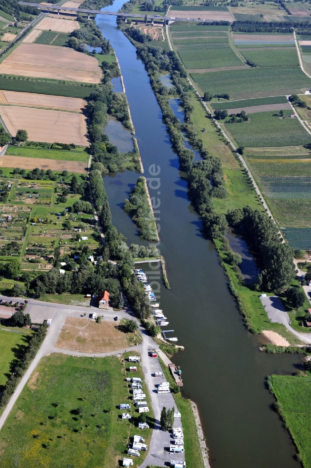 Luftaufnahme Mainstockheim - Flussverlauf des Main bei Mainstockheim im Bundesland Bayern