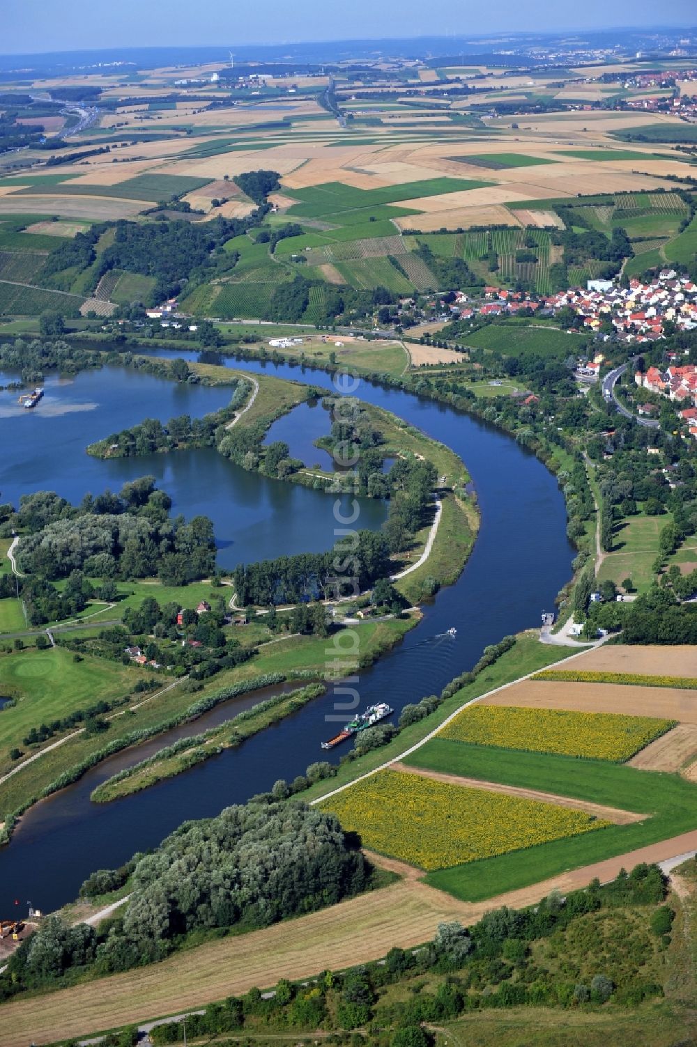 Luftaufnahme Dettelbach - Flussverlauf des Main in Dettelbach im Bundesland Bayern