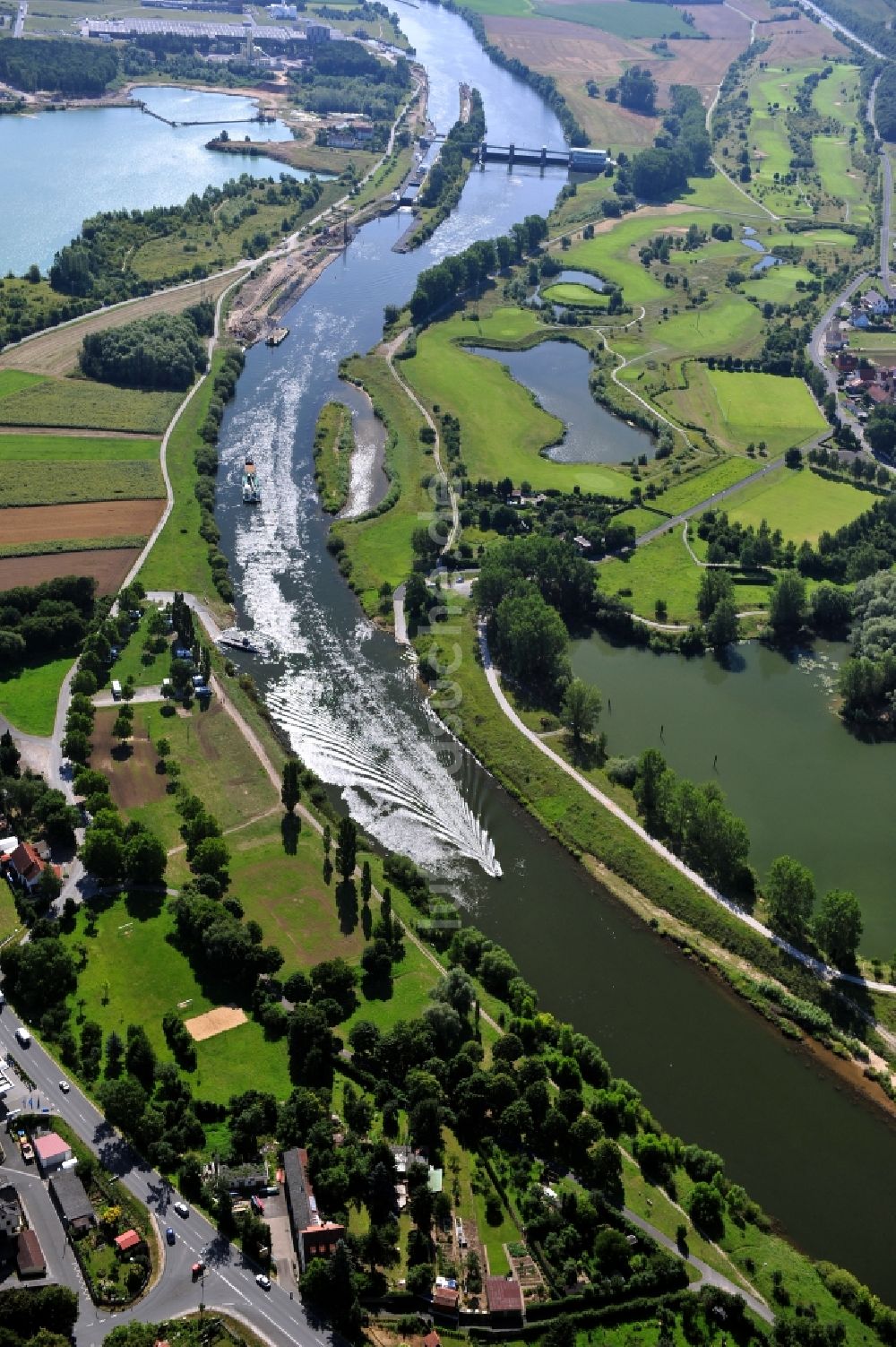 Dettelbach von oben - Flussverlauf des Main in Dettelbach im Bundesland Bayern