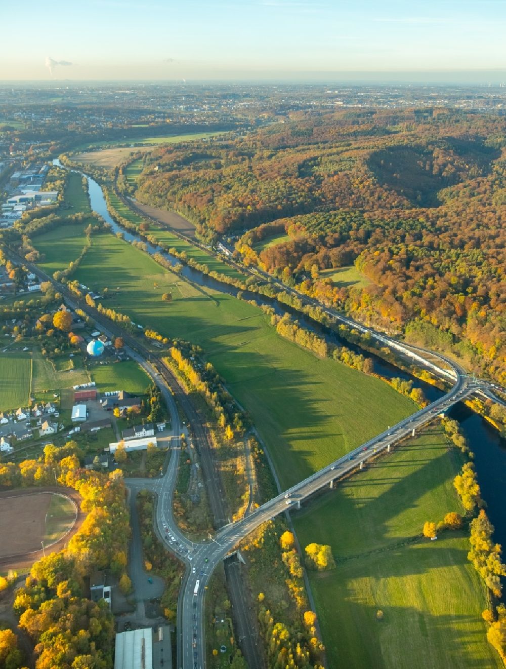 Luftbild Wetter (Ruhr) - Flußverlauf Ruhr an neuer Ruhrbrücke unterhalb Gederner Straße Bundesstraße B226 in Wetter (Ruhr) im Bundesland Nordrhein-Westfalen