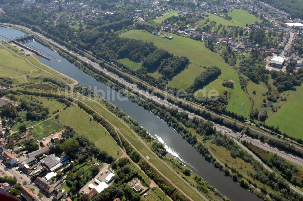 Saarbrücken aus der Vogelperspektive: Flußverlauf der Saar durch Saarbrücken