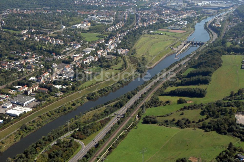 Saarbrücken von oben - Flußverlauf der Saar durch Saarbrücken