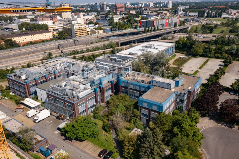 Luftbild Berlin - Forschungs- Gebäude und Bürokomplex der BIOTRONIK SE & Co. KG in Berlin, Deutschland
