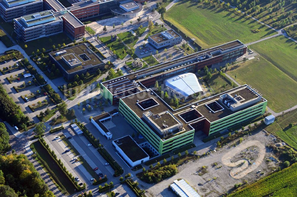 Luftaufnahme Planegg - Forschungs- Gebäude und Bürokomplex BMC Biomedizinisches Centrum in Planegg im Bundesland Bayern, Deutschland