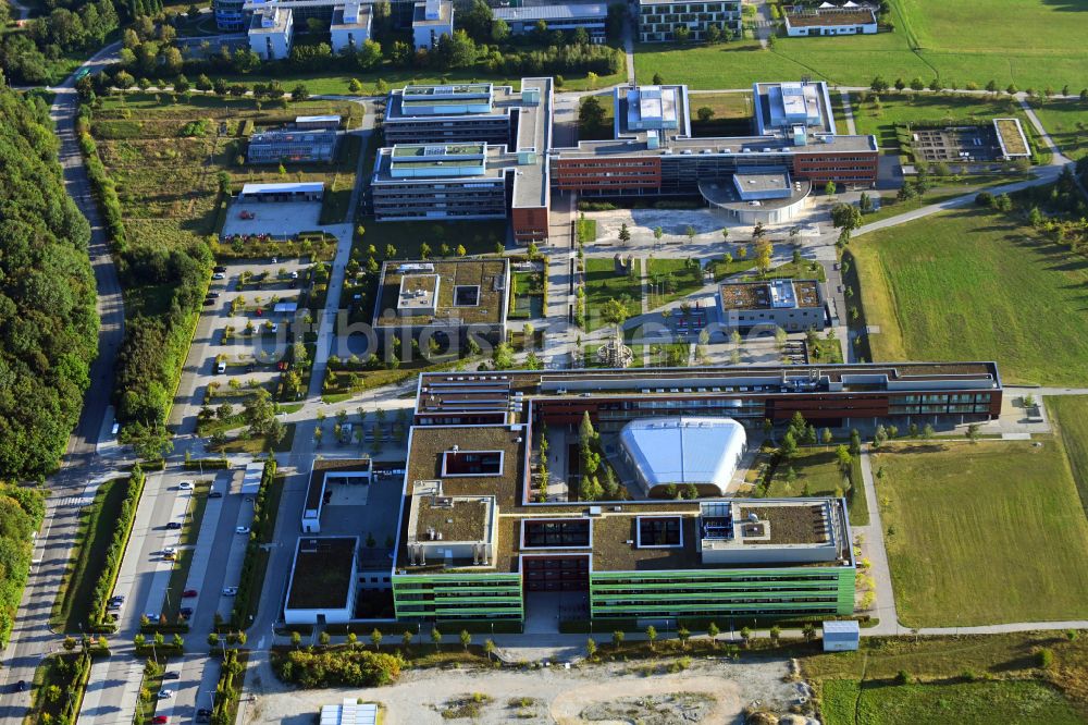 Planegg von oben - Forschungs- Gebäude und Bürokomplex BMC Biomedizinisches Centrum in Planegg im Bundesland Bayern, Deutschland