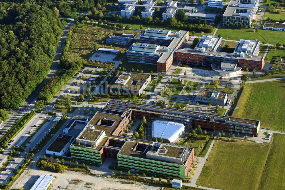 Planegg aus der Vogelperspektive: Forschungs- Gebäude und Bürokomplex BMC Biomedizinisches Centrum in Planegg im Bundesland Bayern, Deutschland