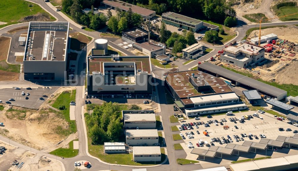 Immendingen aus der Vogelperspektive: Forschungs- Gebäude und Bürokomplex Daimler Prüf- und Technologiezentrum in Immendingen im Bundesland Baden-Württemberg, Deutschland