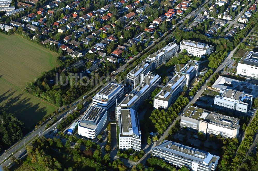 München von oben - Forschungs- Gebäude und Bürokomplex entlang der Würmtalstraße - Butenandtstraße im Ortsteil Hadern in München im Bundesland Bayern, Deutschland