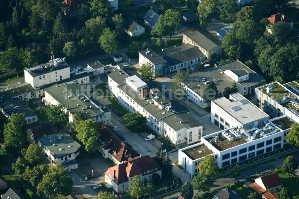 Luftaufnahme Teltow - Forschungs- Gebäude und Bürokomplex an der Kantstraße und Schillerstraße in Teltow im Bundesland Brandenburg, Deutschland