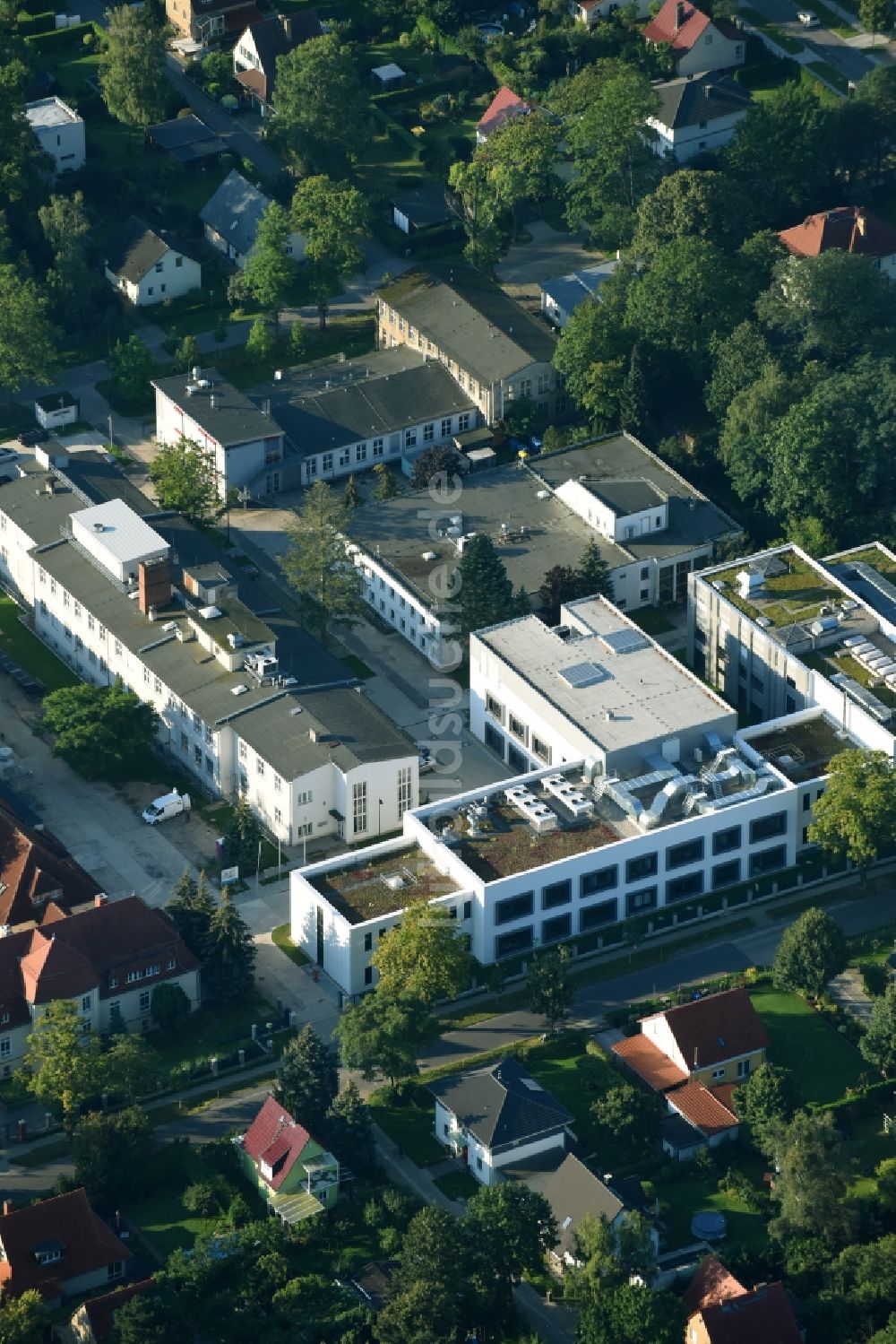 Teltow von oben - Forschungs- Gebäude und Bürokomplex an der Kantstraße und Schillerstraße in Teltow im Bundesland Brandenburg, Deutschland