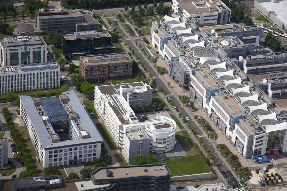 Luxembourg Luxemburg von oben - Forschungs- Gebäude und Bürokomplex des Max Planck Instituts in Luxembourg Luxemburg in District de Luxembourg, Luxemburg