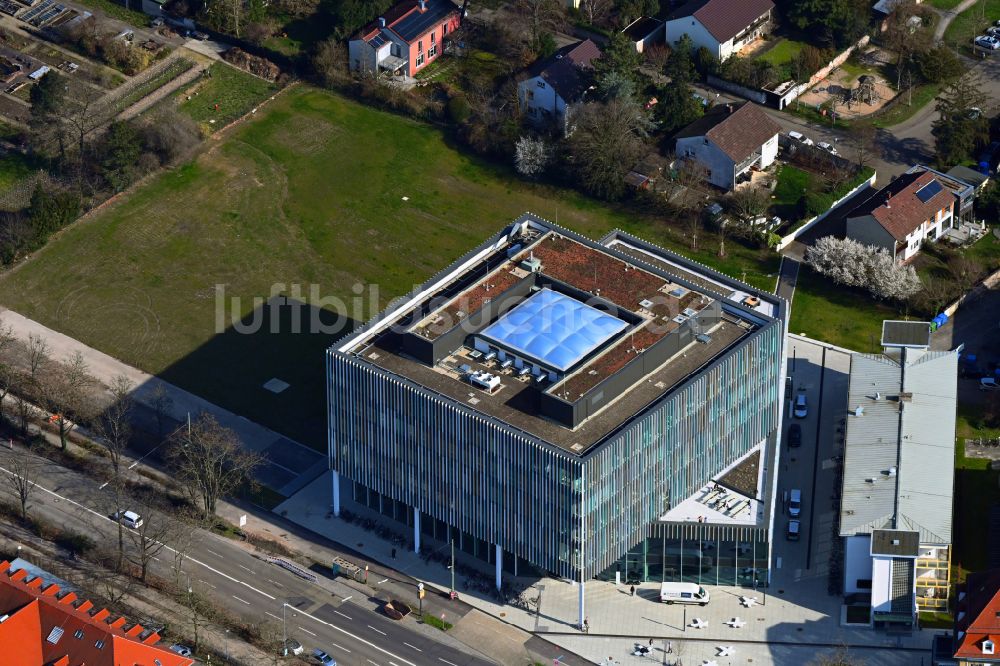 Karlsruhe von oben - Forschungs- Gebäudes und Bürokomplex InformatiKOM am Karlsruher Instituts für Technologie (KIT) in Karlsruhe im Bundesland Baden-Württemberg, Deutschland