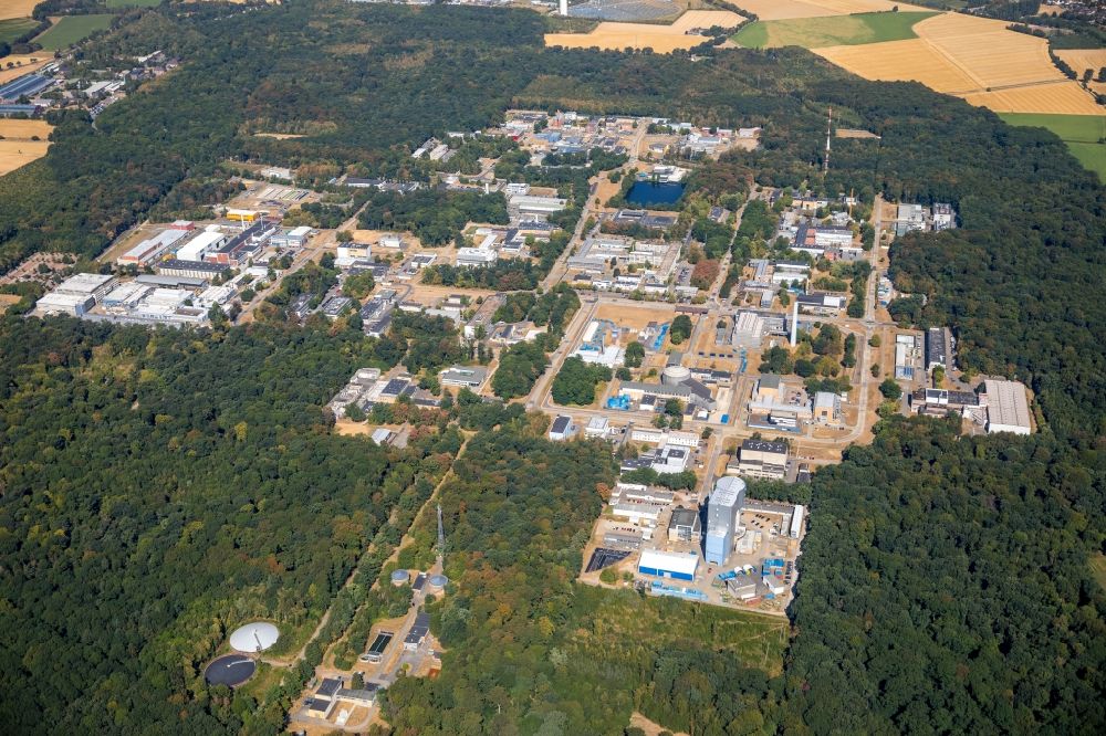 Jülich aus der Vogelperspektive: Forschungszentrum Jülich mit Forschungs- Reaktor im Bundesland Nordrhein-Westfalen