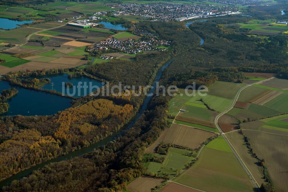 Ay von oben - Forstgebiete in einem Waldgebiet in Ay im Bundesland Bayern, Deutschland