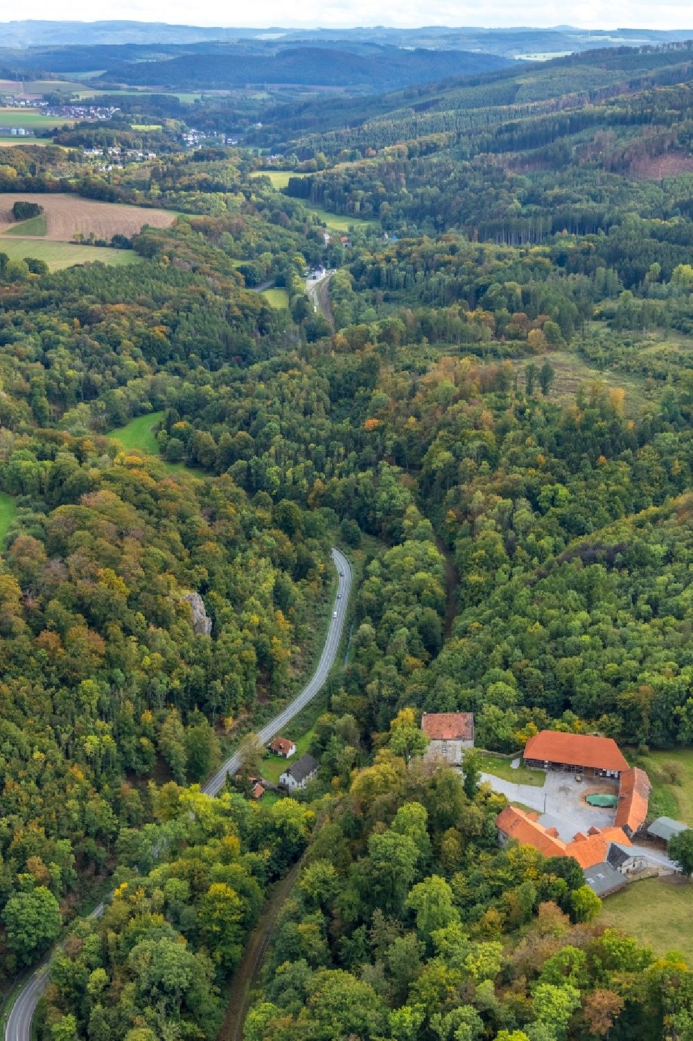 Balve von oben - Forstgebiete in einem Waldgebiet am Hönnetal im Ortsteil Oberrödinghausen in Balve im Bundesland Nordrhein-Westfalen, Deutschland