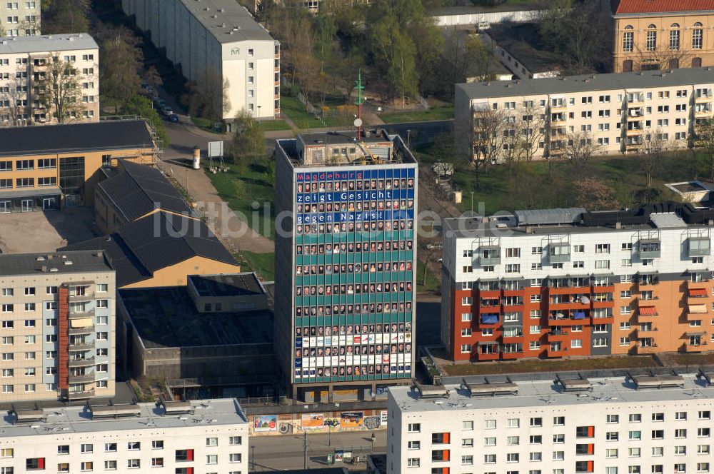 Luftaufnahme Magdeburg - Fotoaktion am Haus des Lehrers in Magdeburg
