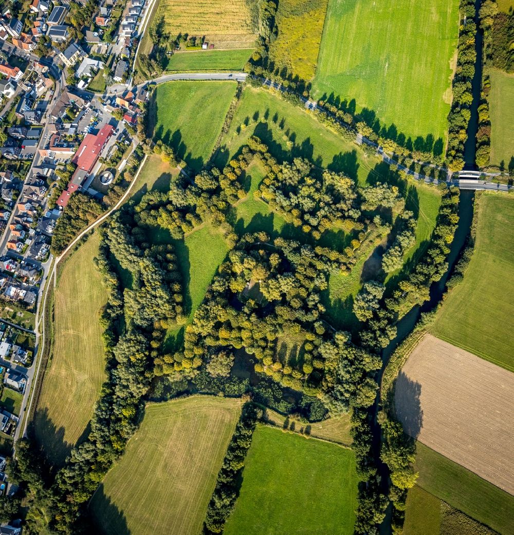 Luftaufnahme Lippstadt - Fragmente der Festungsanlage und Burg im Ortsteil Lipperode in Lippstadt im Bundesland Nordrhein-Westfalen, Deutschland