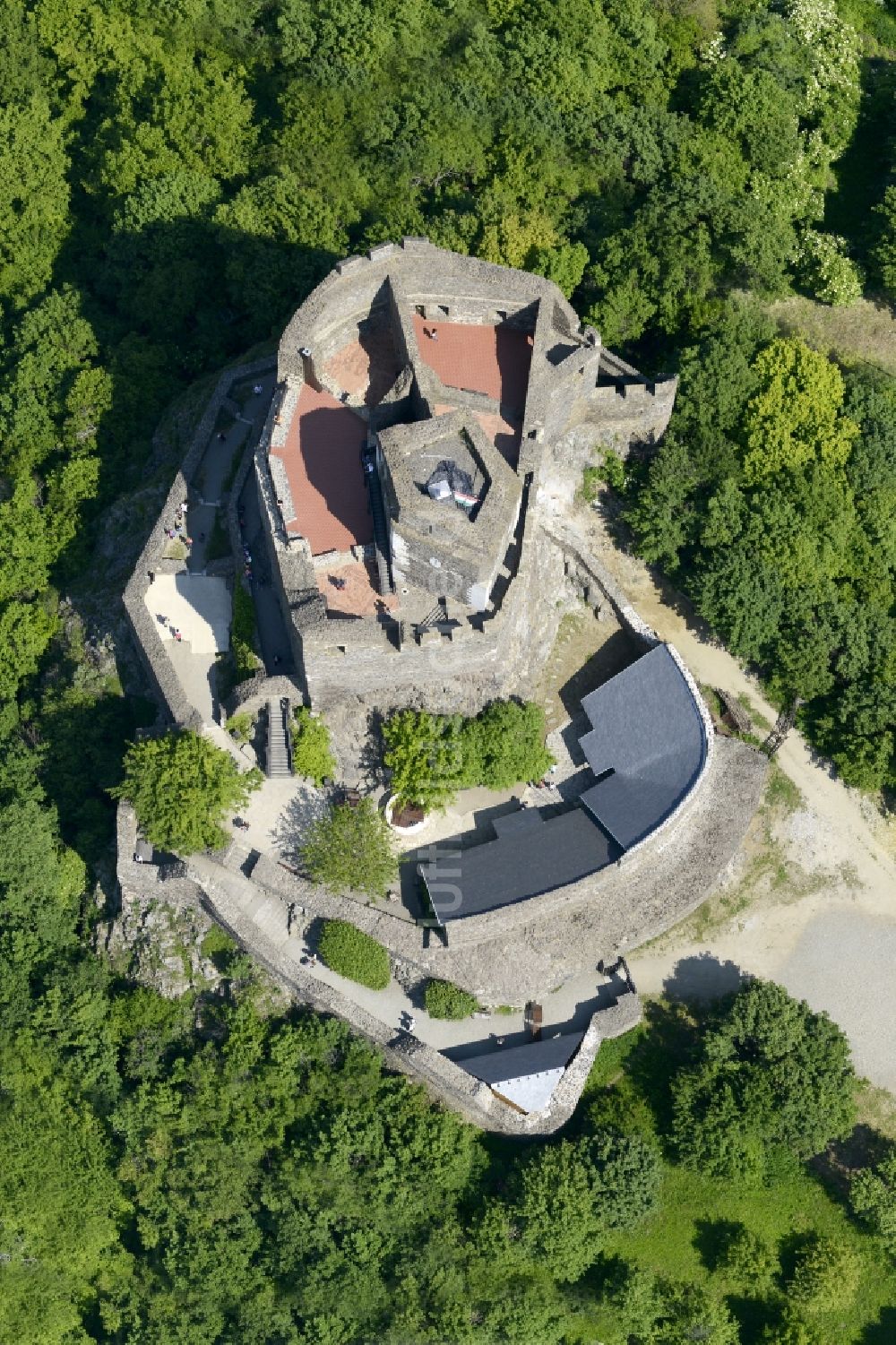 Luftbild Hollokö - Fragmente der Festungsanlage Castle in Hollokö in Nograd, Ungarn