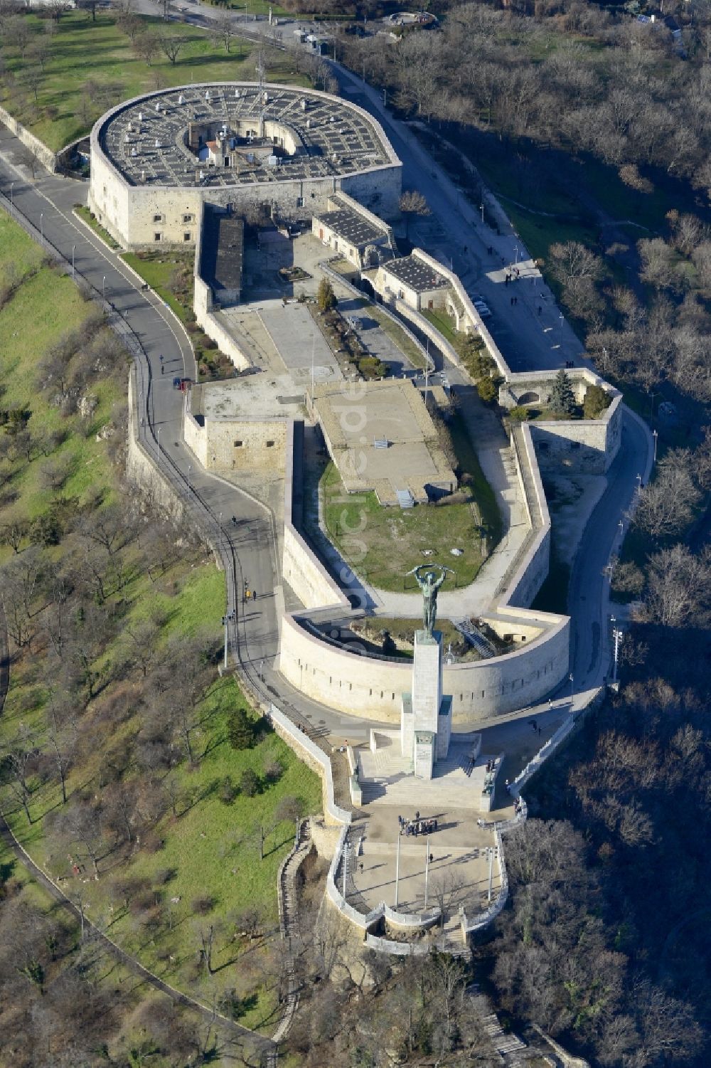 Luftbild Budapest - Fragmente der Festungsanlage Citadella im Ortsteil XI. kerület in Budapest in Ungarn
