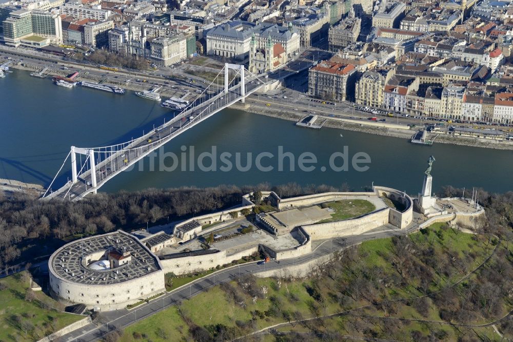 Luftaufnahme Budapest - Fragmente der Festungsanlage Citadella im Ortsteil XI. kerület in Budapest in Ungarn