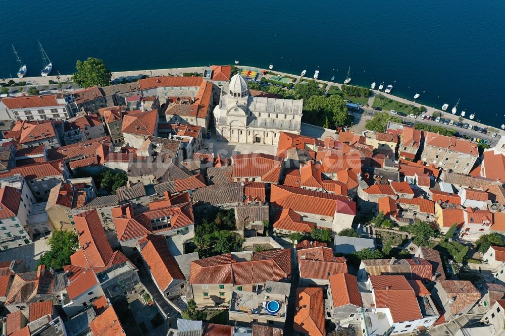 Luftaufnahme Sibenik - Fragmente der Festungsanlage Festung St. Michael in Sibenik in Sibensko-kninska zupanija, Kroatien