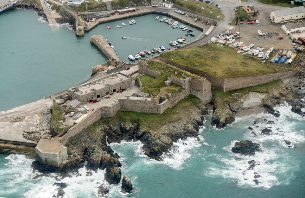 Luftbild Aldernay - Fragmente der Festungsanlage Fort Grosnez in Aldernay in Aurigny, Guernsey