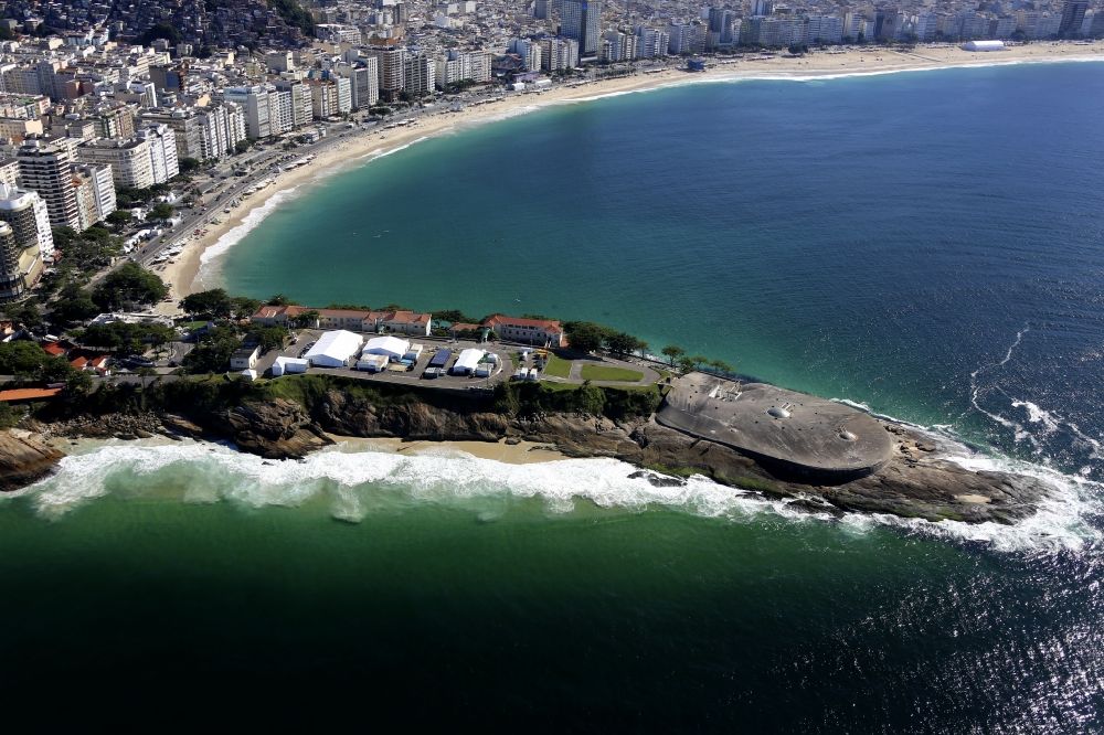 Luftbild Rio de Janeiro - Fragmente der Festungsanlage Forte de Copacabana in Rio de Janeiro in Brasilien