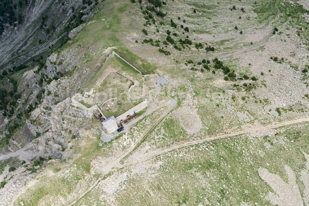Luftaufnahme Le Lauzet-Ubaye - Fragmente einer Festungsanlage in Le Lauzet-Ubaye in Provence-Alpes-Cote d'Azur, Frankreich