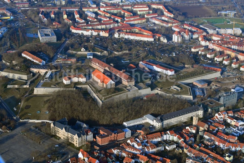 Erfurt aus der Vogelperspektive: Fragmente der Festungsanlage Petersberg im Ortsteil Zentrum in Erfurt im Bundesland Thüringen, Deutschland