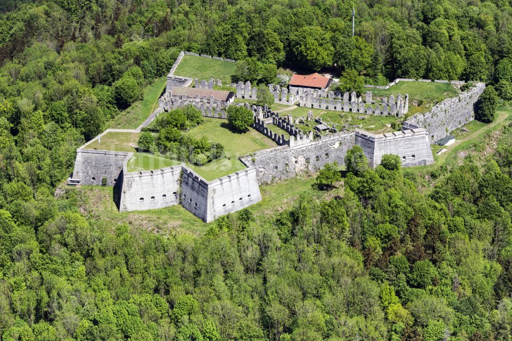 Schnaittach von oben - Fragmente der Festungsanlage Rothenberg in Schnaittach im Bundesland Bayern, Deutschland