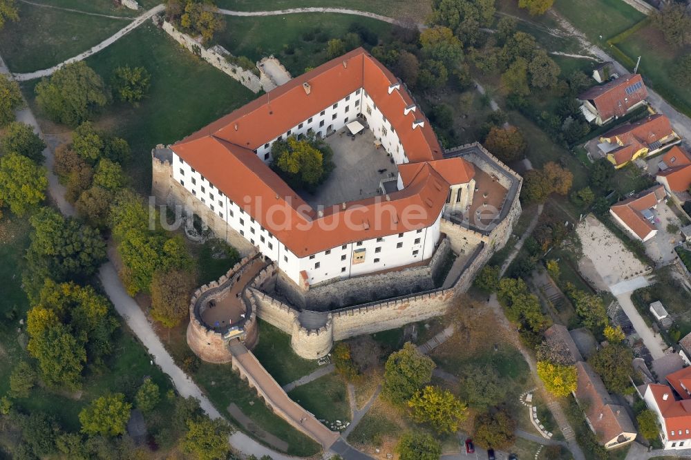 Luftbild Siklos - Fragmente der Festungsanlage Siklós castle in Siklos in Komitat Baranya, Ungarn