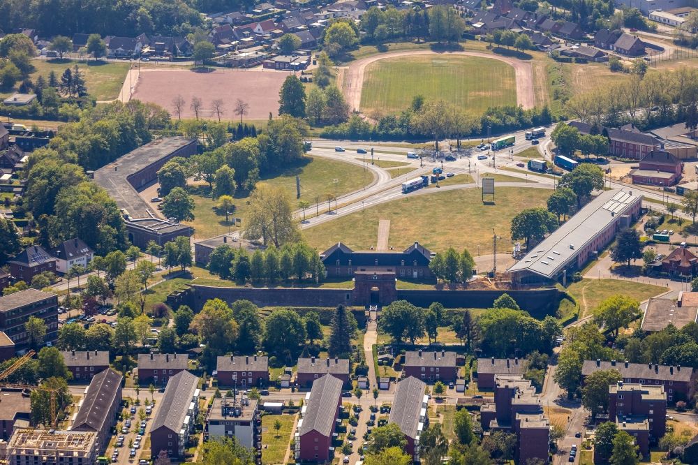 Luftbild Wesel - Fragmente der Festungsanlage Zitadelle Wesel im Stadtteil Blumenkamp in Wesel im Bundesland Nordrhein-Westfalen, Deutschland