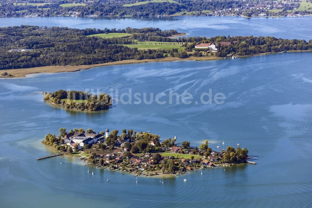 Gstadt am Chiemsee von oben - Fraueninsel im Chiemsee mit Benediktinerinnen-Abtei Frauenwörth im Bundesland Bayern