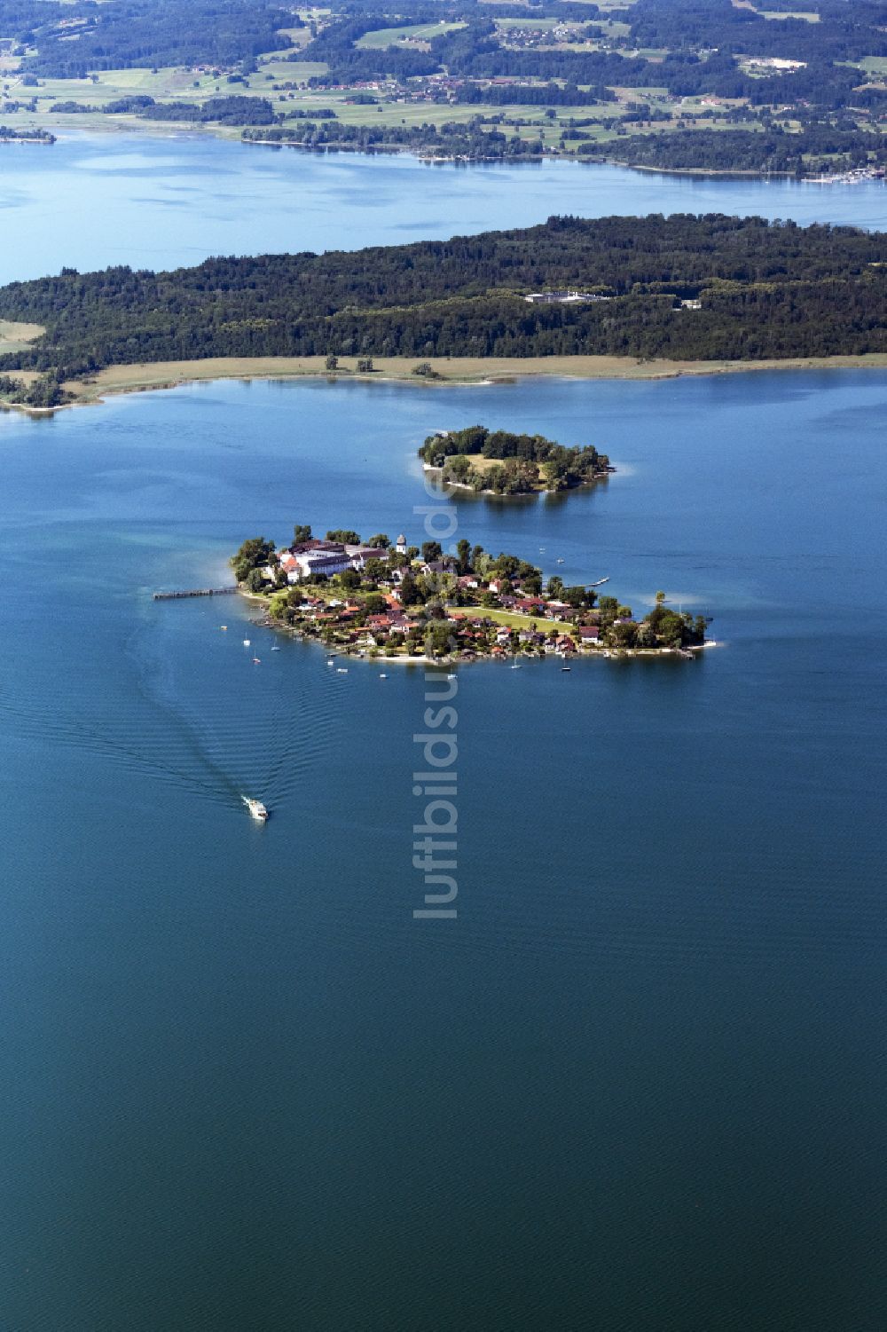 Luftbild Chiemsee - Fraueninsel mit dem Kloster der Abtei Frauenwörth und Krautinsel im Chiemsee im Bundesland Bayern, Deutschland