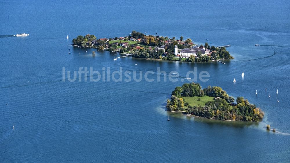 Luftaufnahme Chiemsee - Fraueninsel und Krautinsel im Chiemsee im Bundesland Bayern, Deutschland