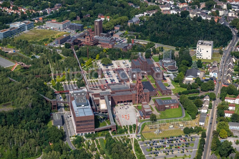 Luftbild Essen - Förderanlagen und Bergbau- Schacht- Anlagen am Förderturm Kokerei Zollverein in Essen im Bundesland Nordrhein-Westfalen