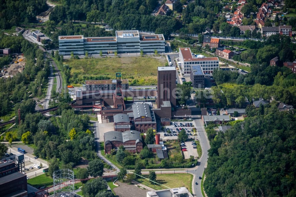 Luftaufnahme Essen - Förderanlagen und Bergbau- Schacht- Anlagen am Förderturm Kokerei Zollverein in Essen im Bundesland Nordrhein-Westfalen