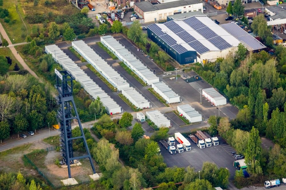Luftaufnahme Bochum - Förderanlagen und Bergbau- Schacht- Anlagen am Förderturm der Zeche Holland in Bochum im Bundesland Nordrhein-Westfalen, Deutschland