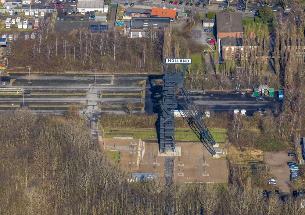 Bochum von oben - Förderanlagen und Bergbau- Schacht- Anlagen am Förderturm der Zeche Holland in Bochum im Bundesland Nordrhein-Westfalen, Deutschland