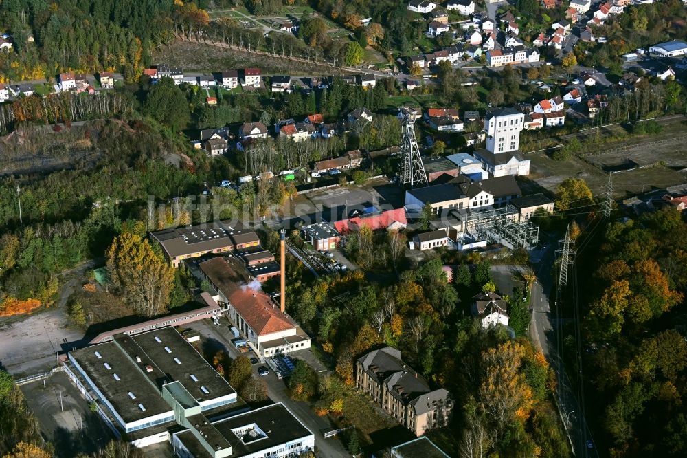 Quierschied von oben - Förderanlagen und Bergbau- Schacht mit Förderturm Grube Camphausen in Quierschied im Bundesland Saarland, Deutschland