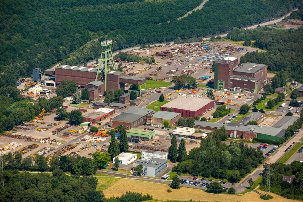 Luftaufnahme Bottrop - Förderanlagen und Bergbau- Schacht mit Förderturm Prosper-Haniel in Bottrop im Bundesland Nordrhein-Westfalen